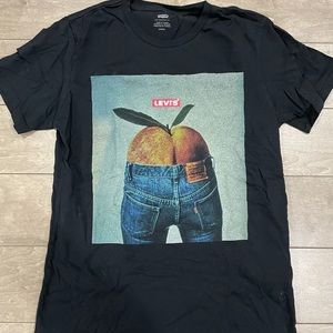 Levi’s T-shirt
